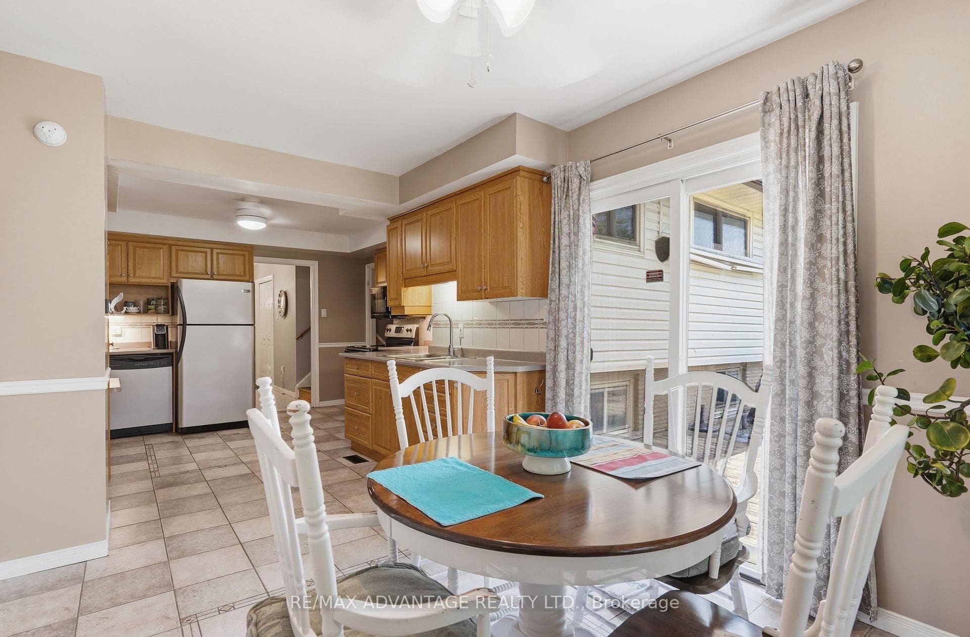 120 Champlain Crescent photo 17
