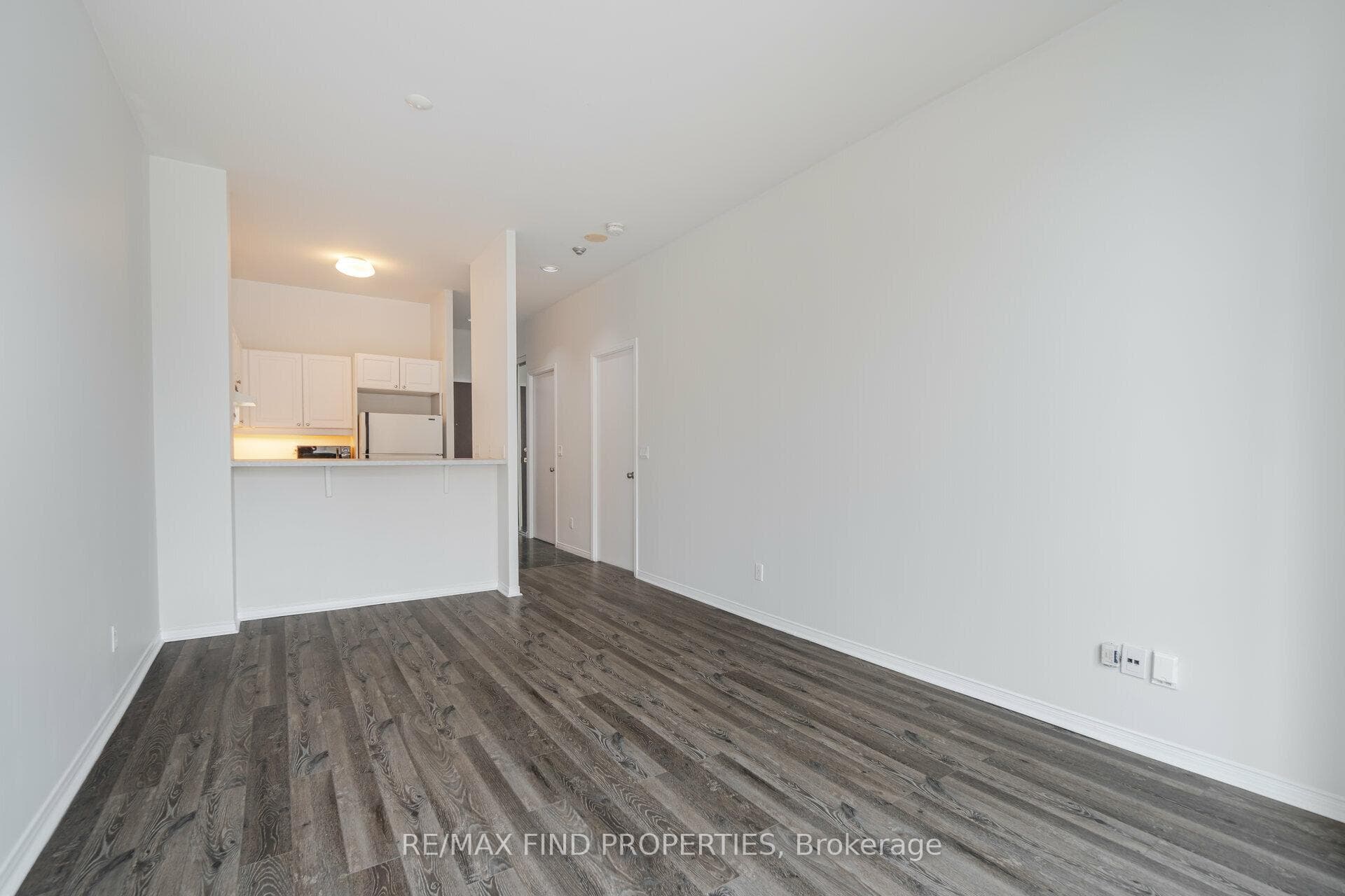 7 King Street Unit 1415 photo 11