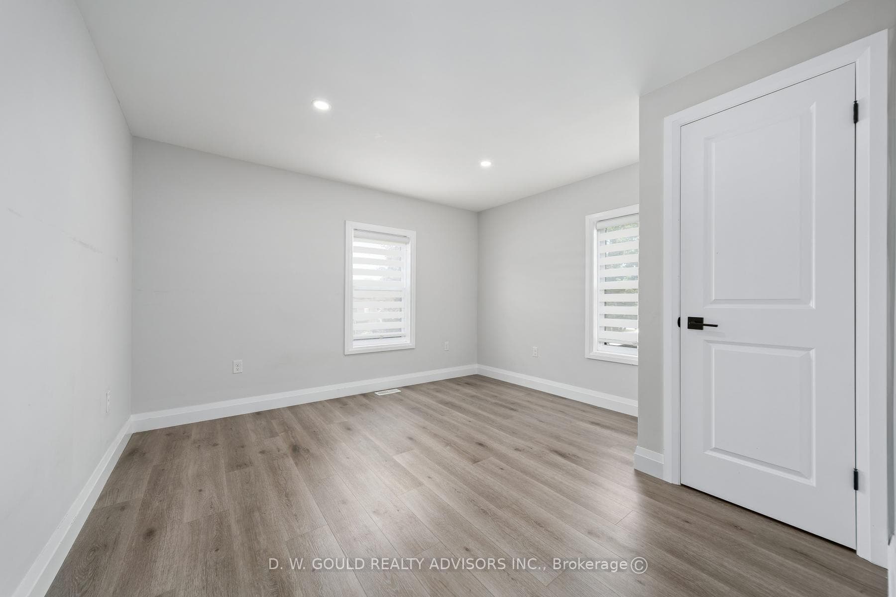 330 William Street photo 18