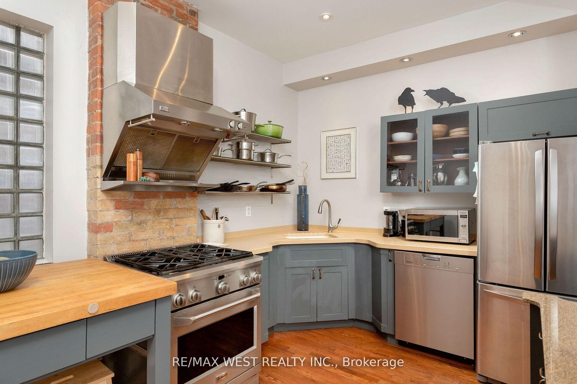151 Cowan Avenue photo 12