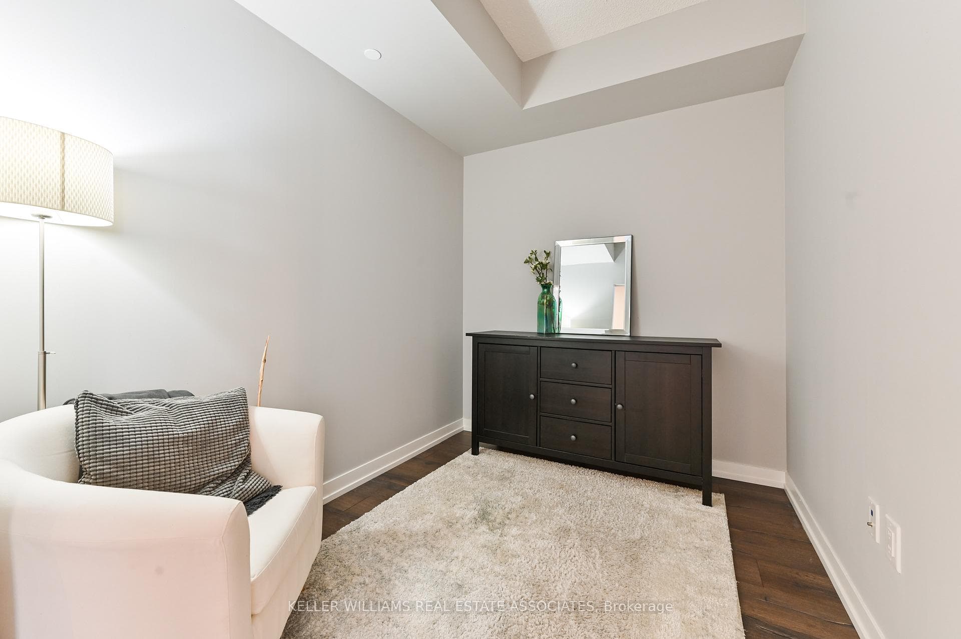 2520 Eglinton Avenue Unit 822 photo 9