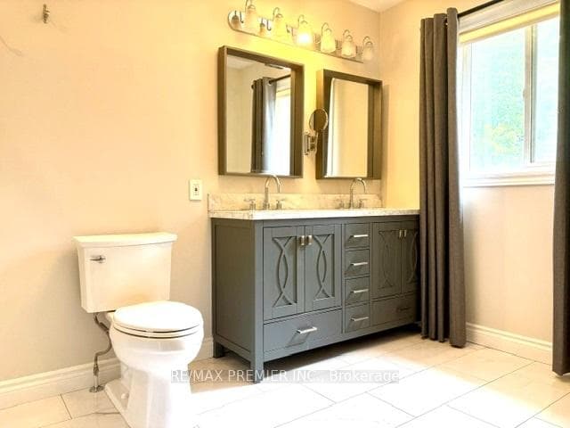 35 Foxchase Avenue photo 8