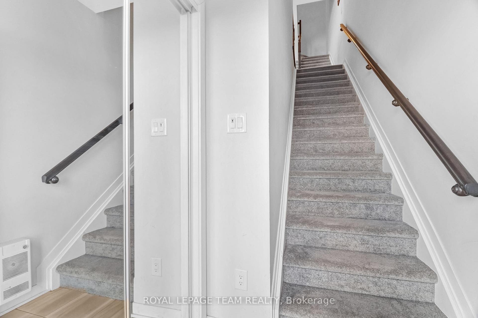 620 Parnian Private photo 4