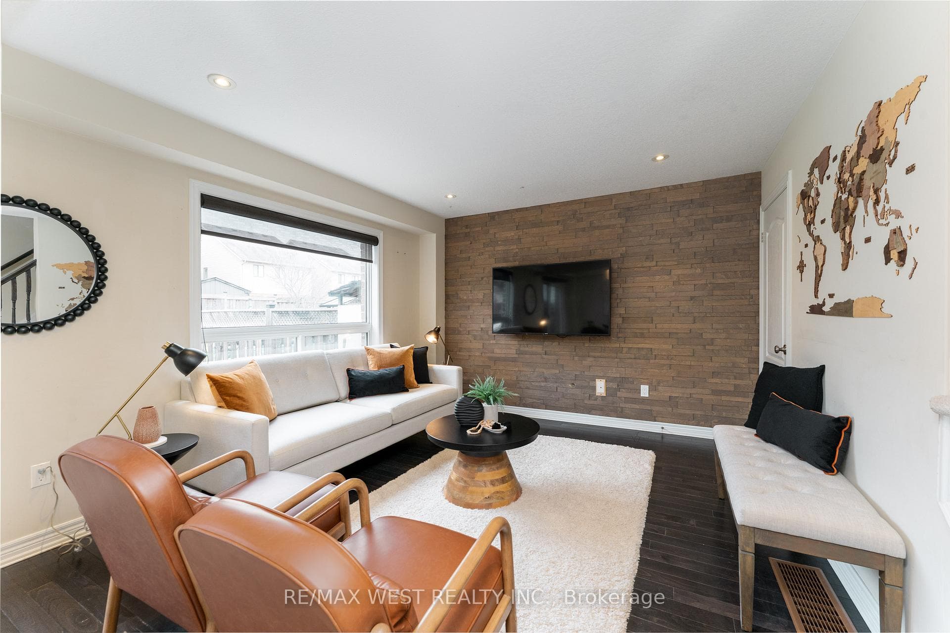 110 Banting Crescent photo 11