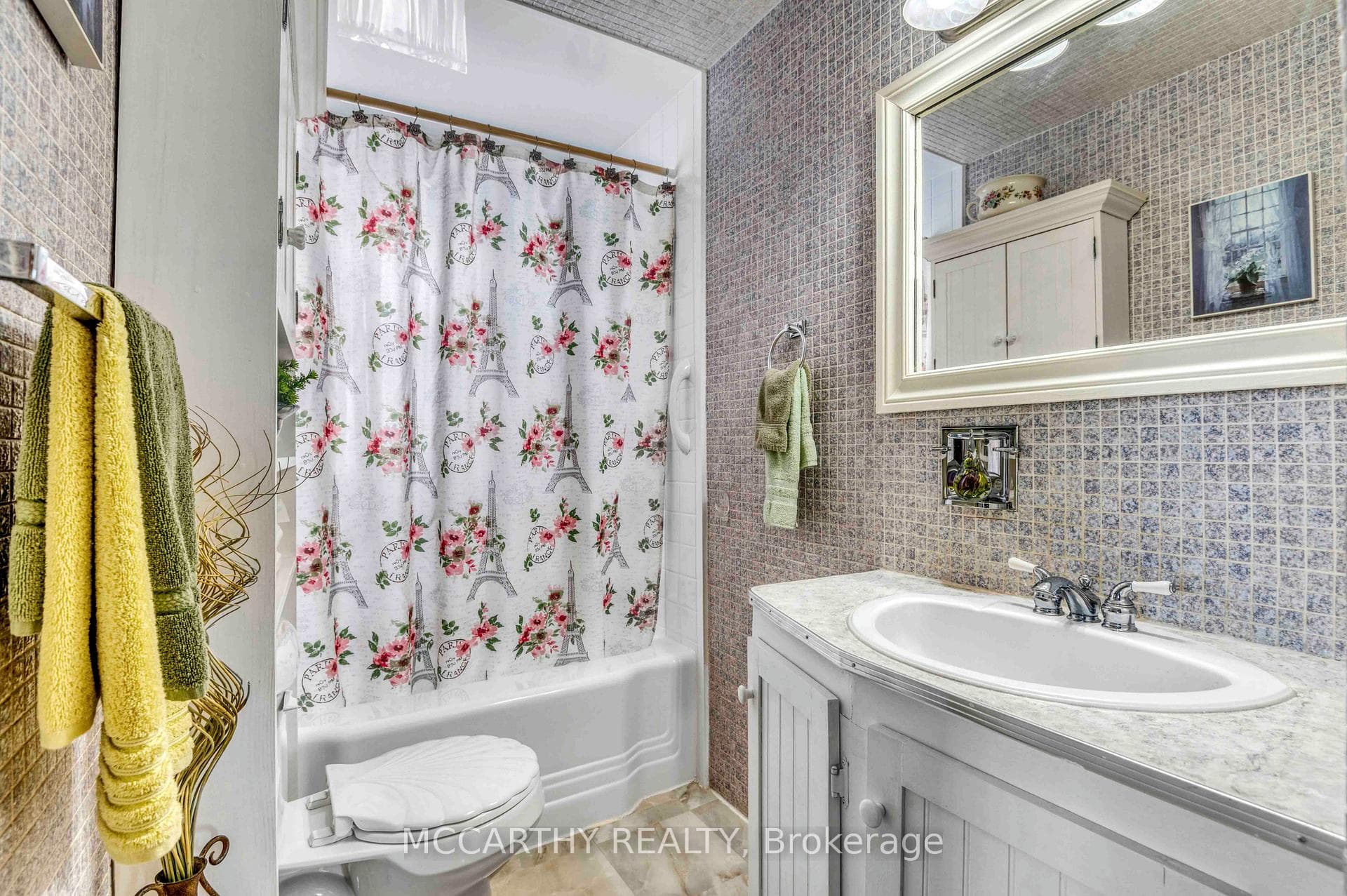 4 pc Bathroom on 2nd floor