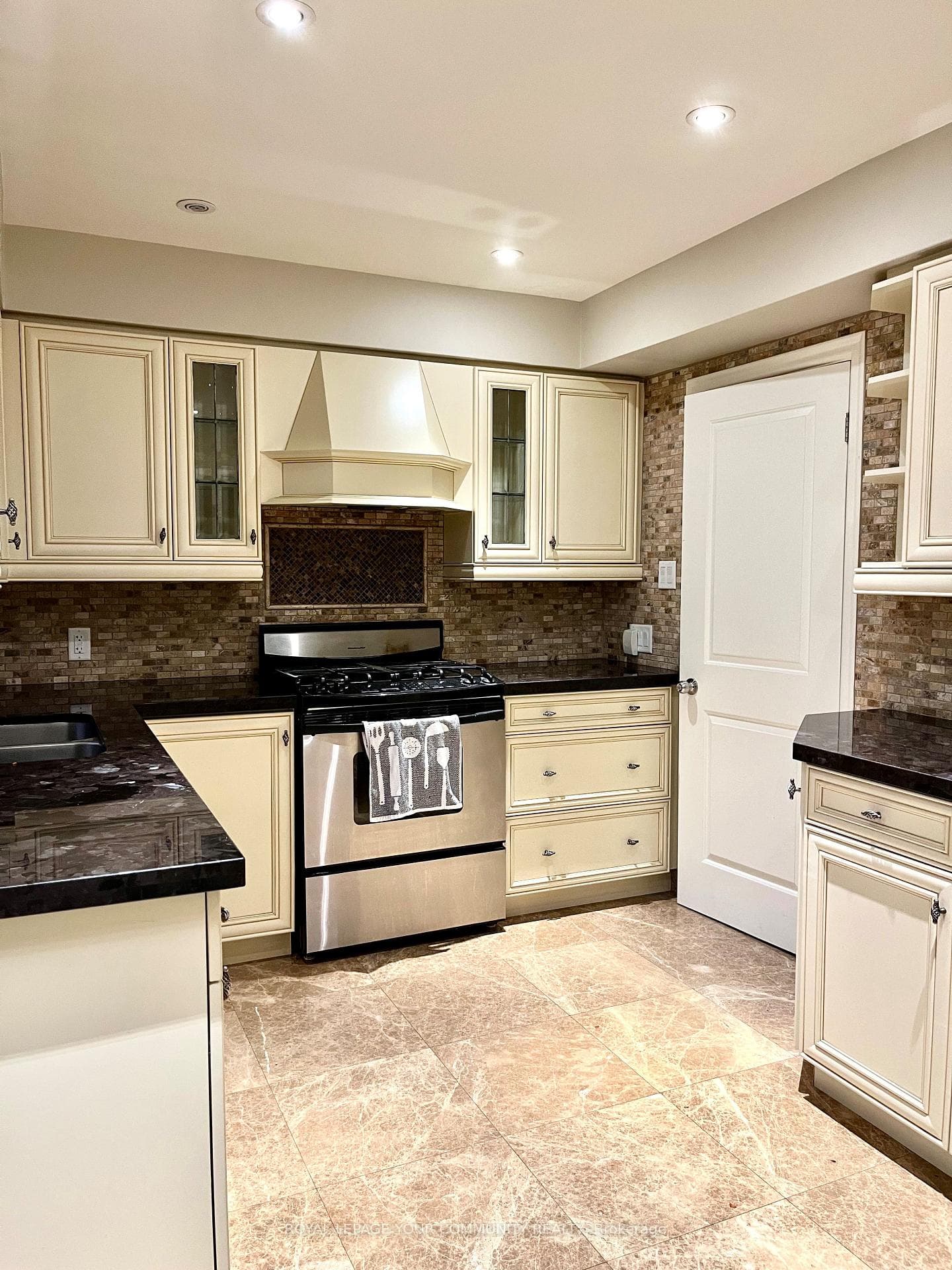 134 James Street photo 2