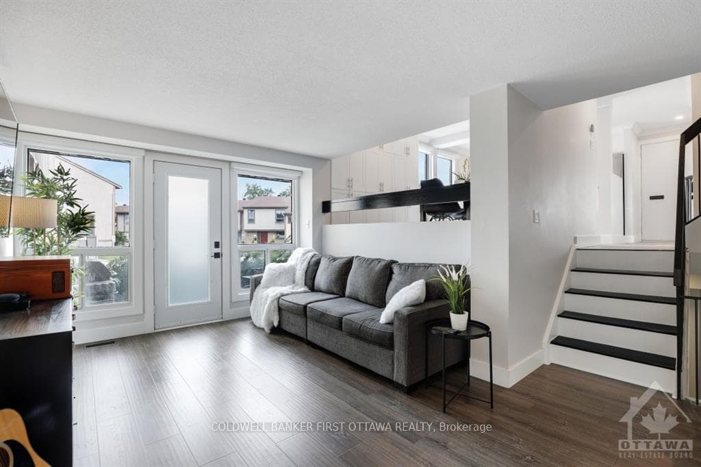 2087 STONEHENGE Crescent photo 16