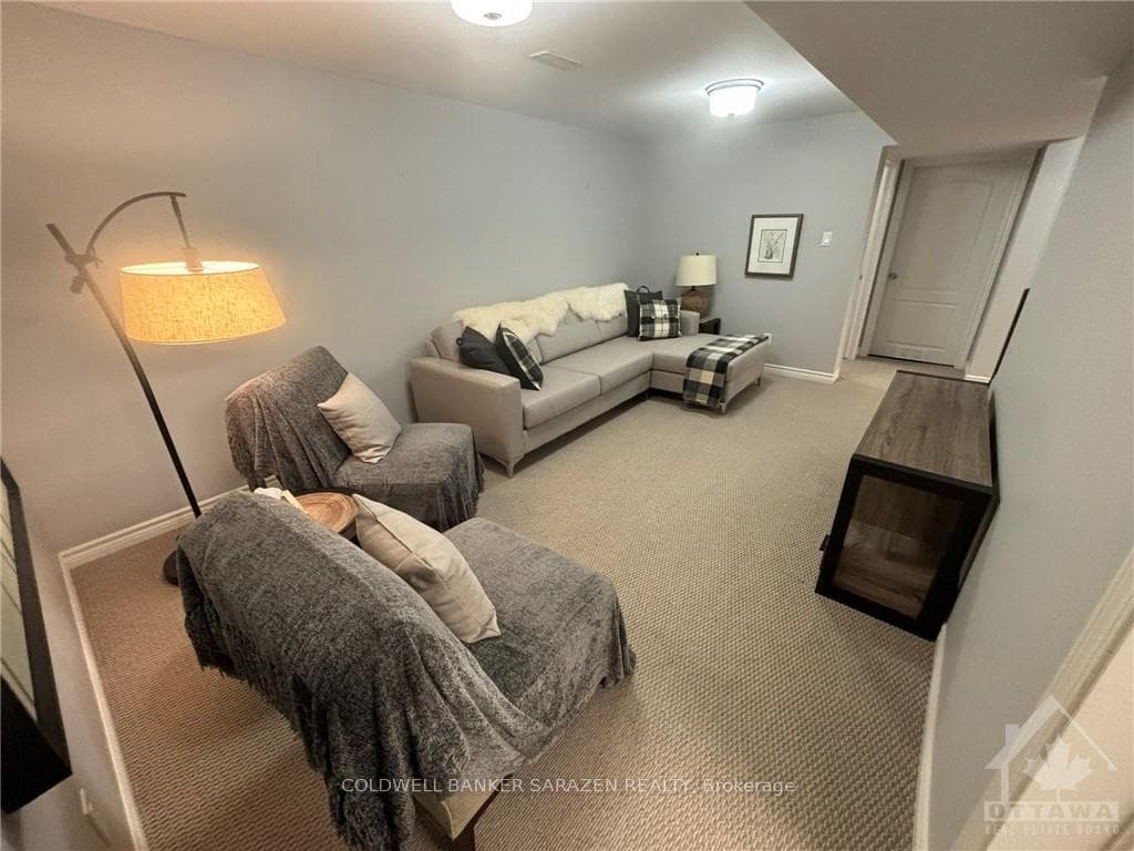 502 SILVERBELL Crescent photo 21