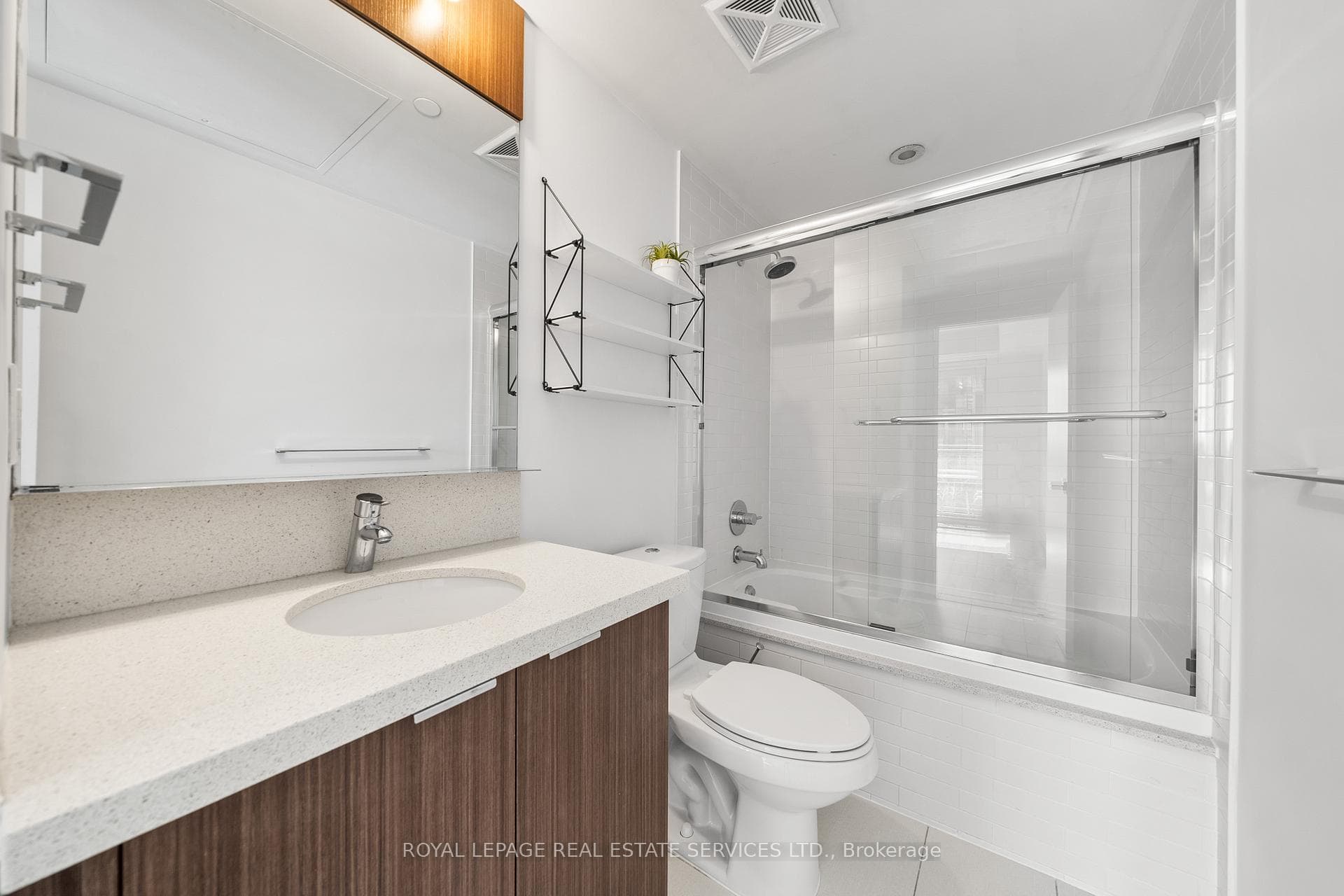 21 Widmer Street Unit 1601 photo 14