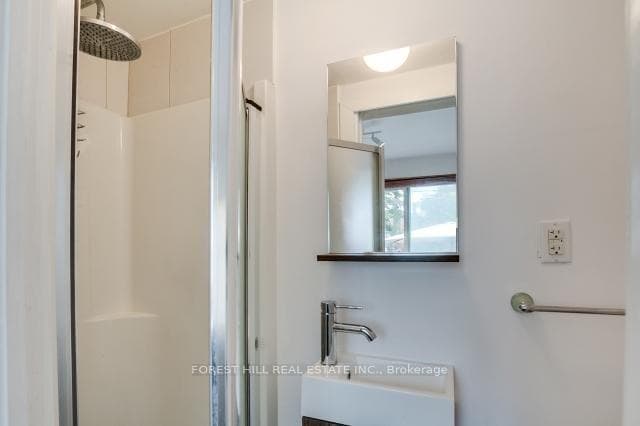 48 Rowntree Avenue Unit Rear Apt photo 12