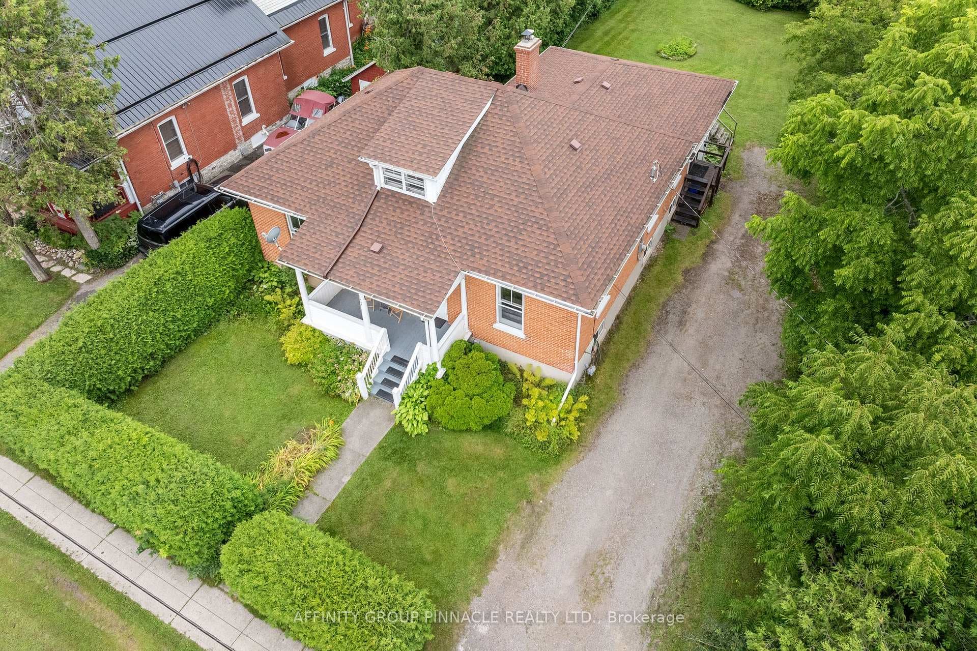 408 Osborne Street photo 32