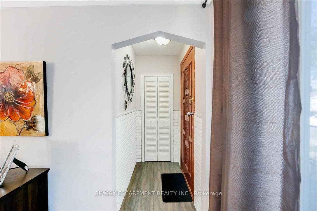 111 East 25th Street photo 4