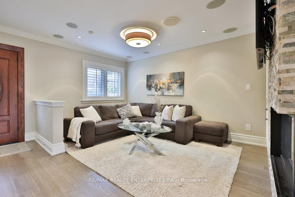 11 Woodford Park Road photo 5