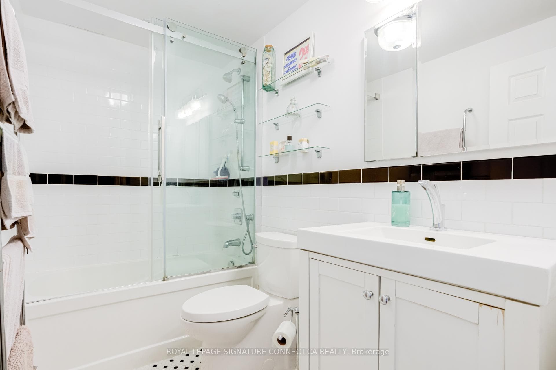 158 McRoberts Avenue photo 26