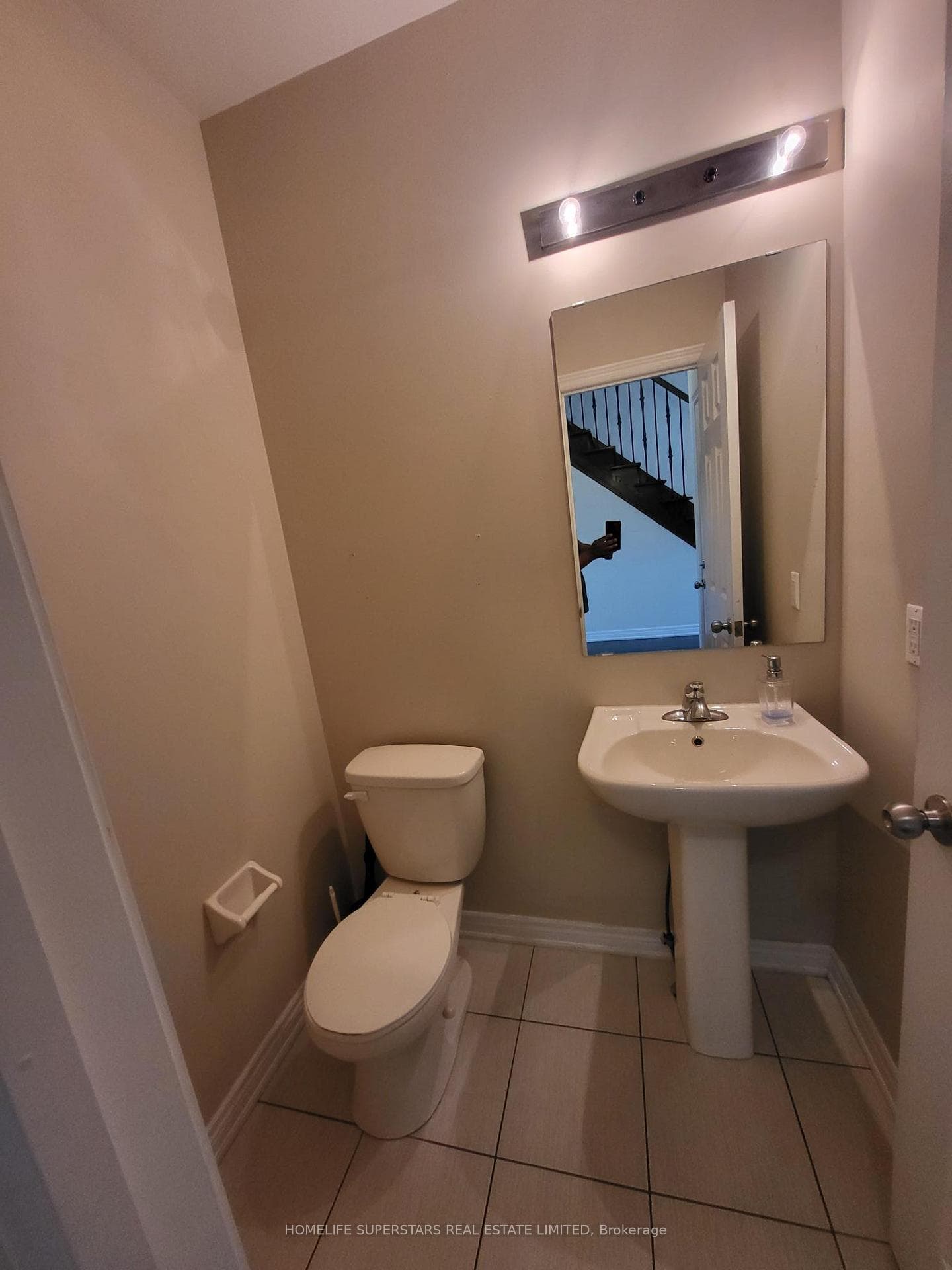 12 McLaughlin Avenue photo 7