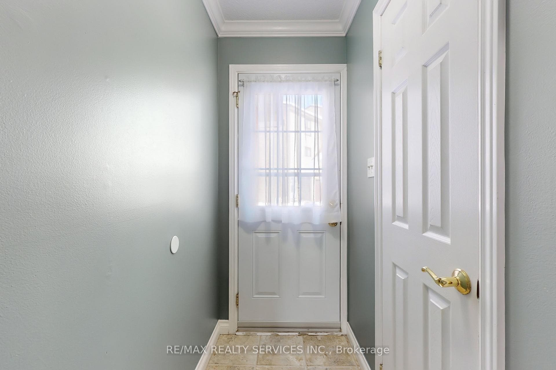 3 Collins Crescent photo 4