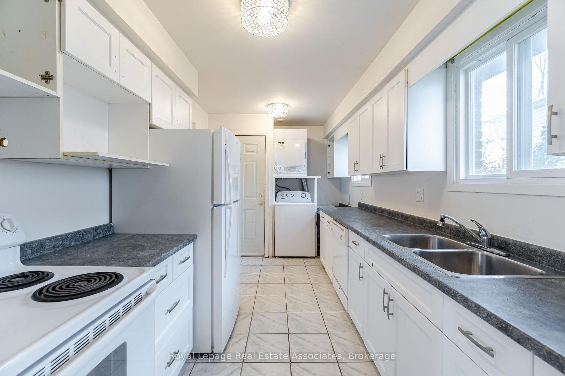 3301 Tallmast Crescent photo 6