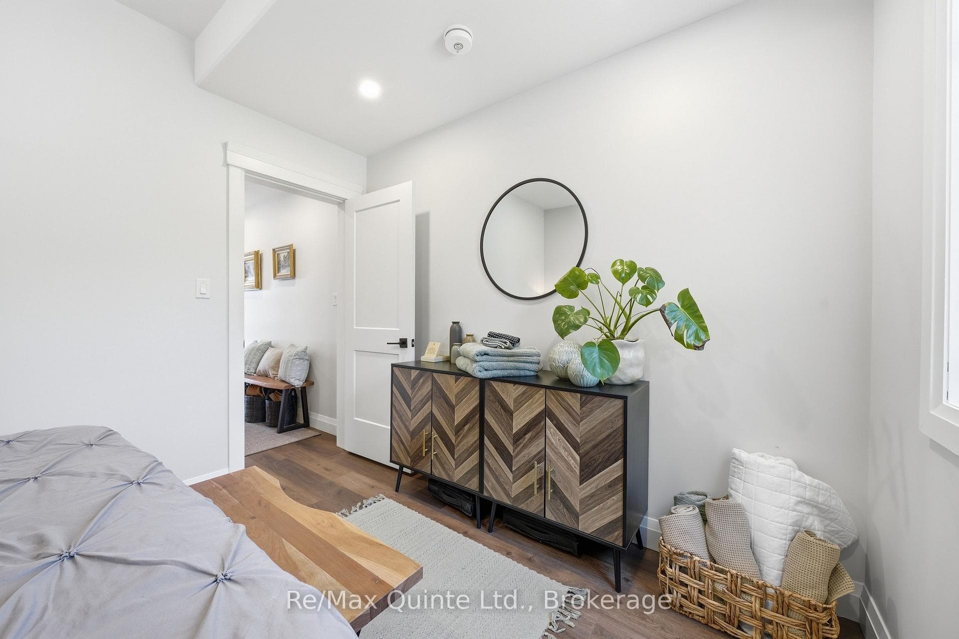 868 Smith Street photo 12