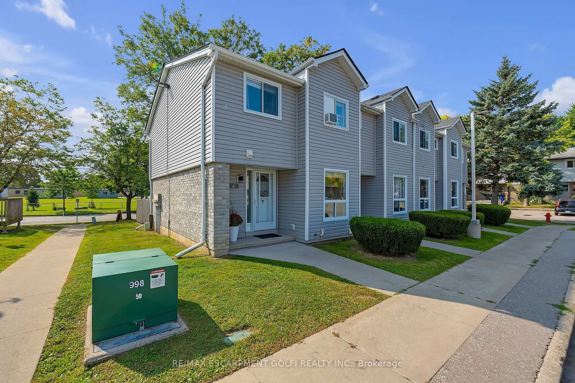 476 Grey Street Unit 4 photo 3