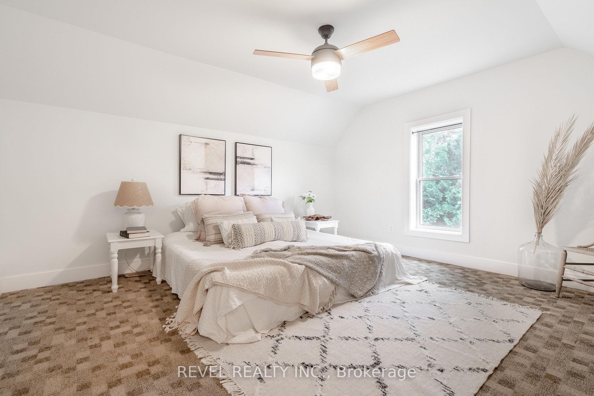 646 Bowan Street photo 32