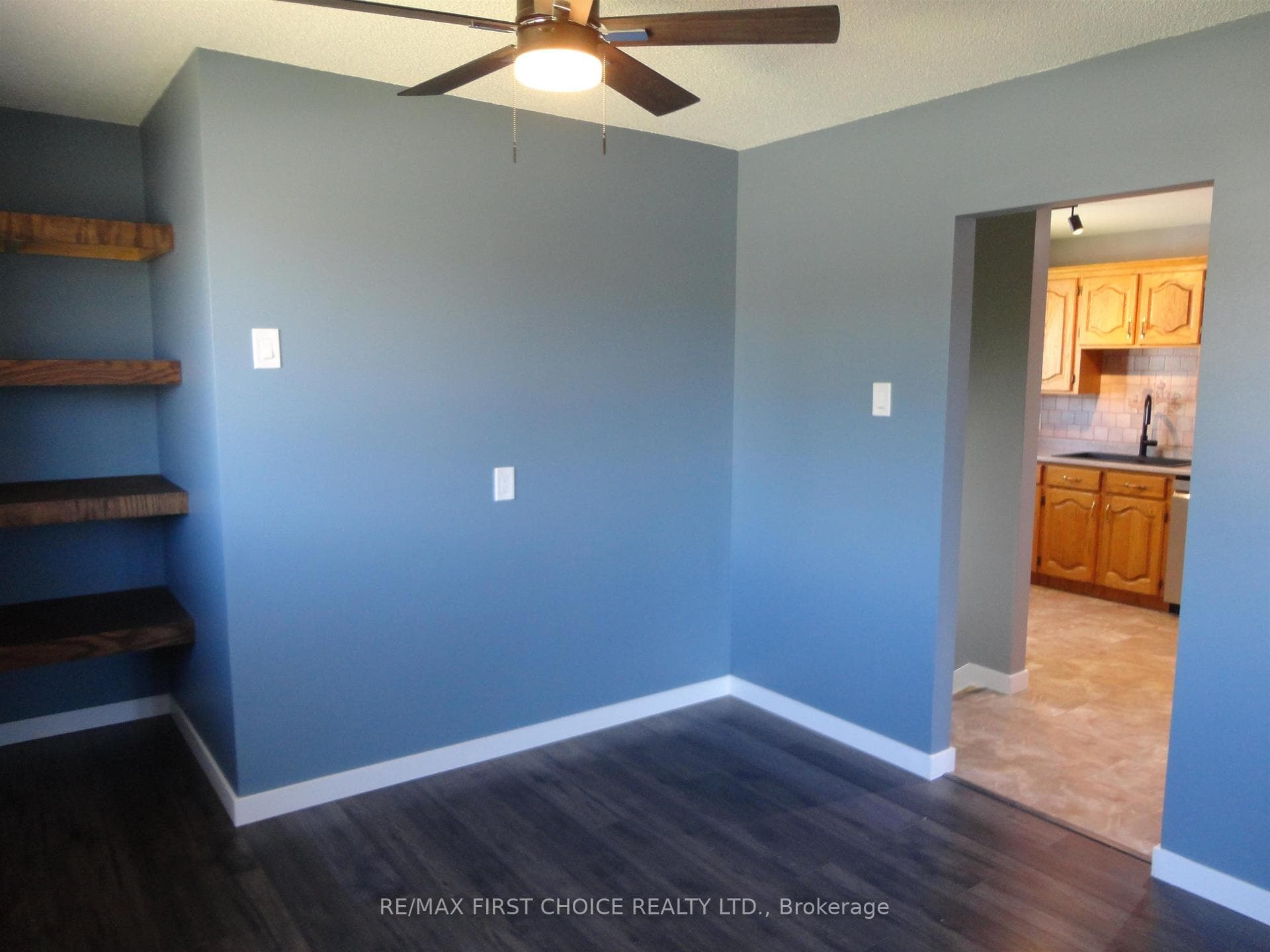 553 Strand Avenue photo 8