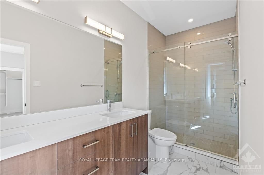 306 LANARK Avenue Unit D photo 25