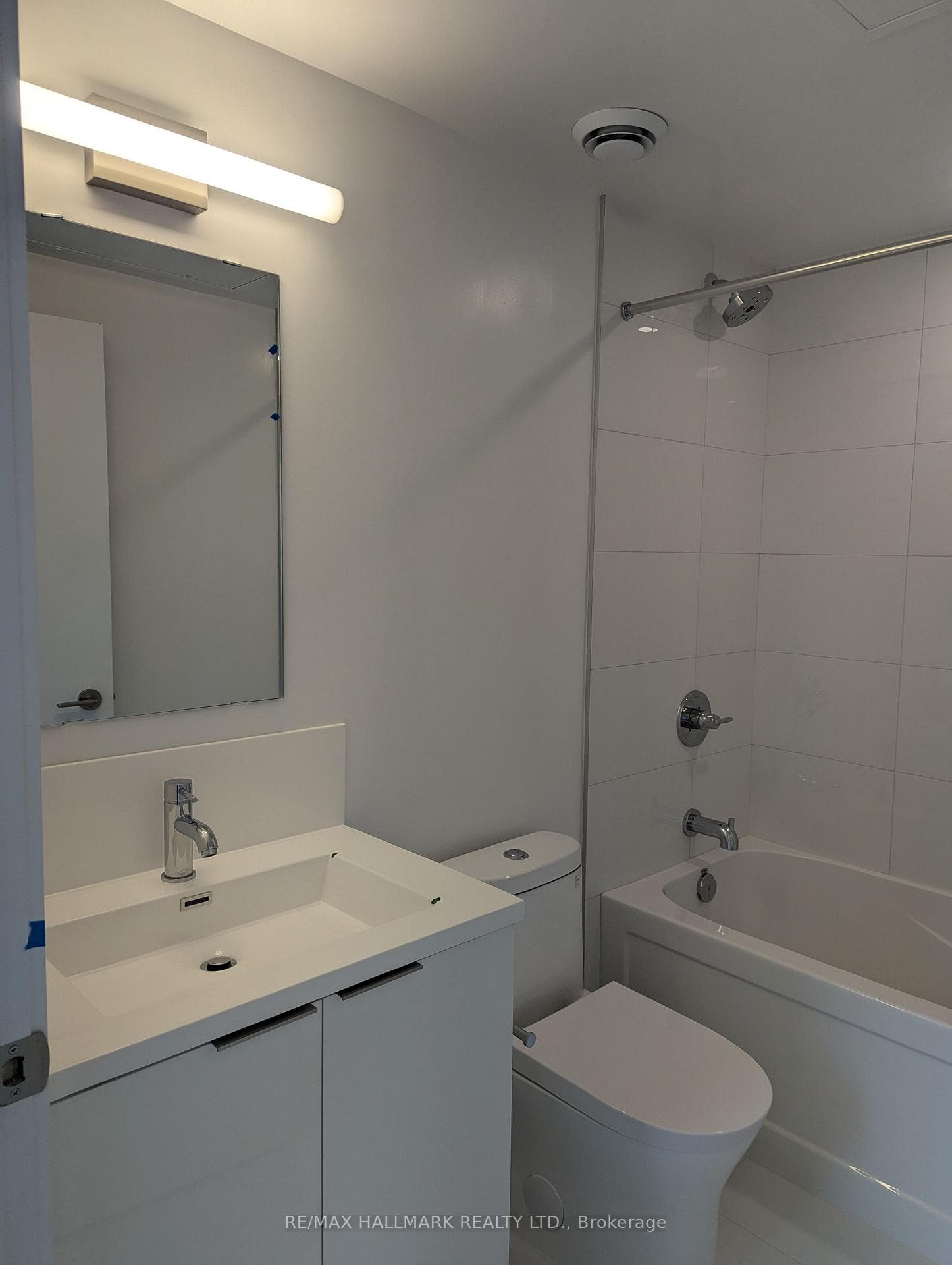 238 Simcoe Street Unit 2103 photo 5