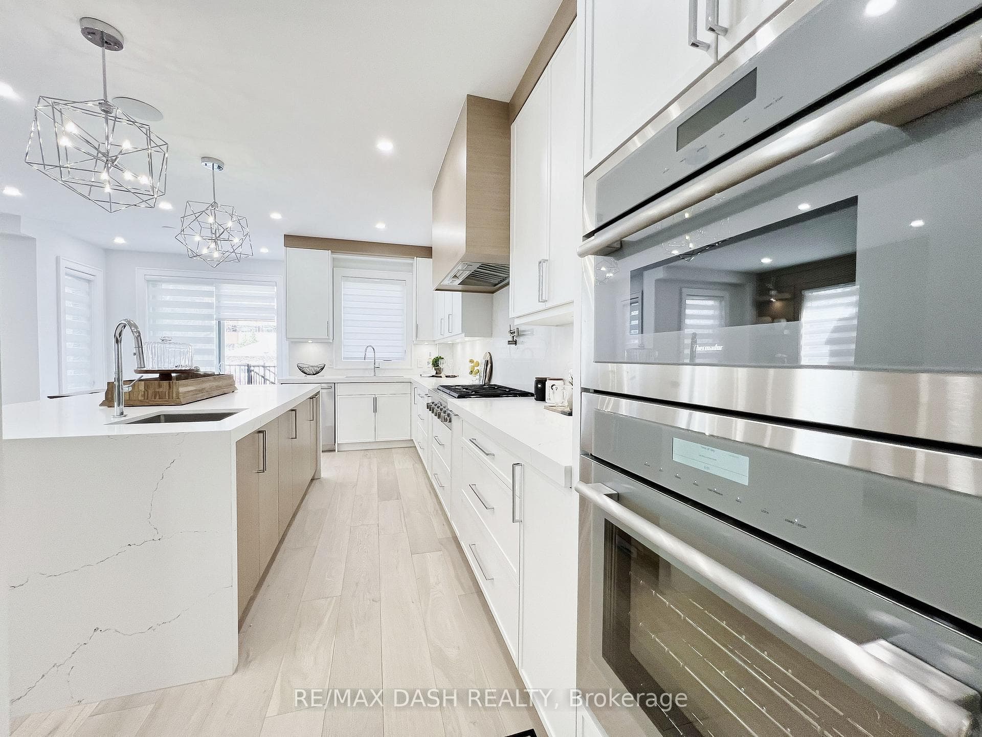 10 Sultana Avenue photo 8