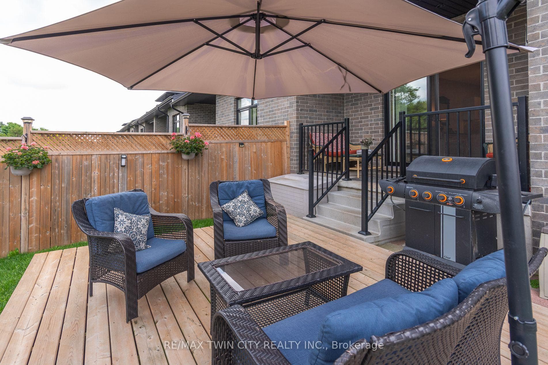 82 Rowe Avenue photo 38