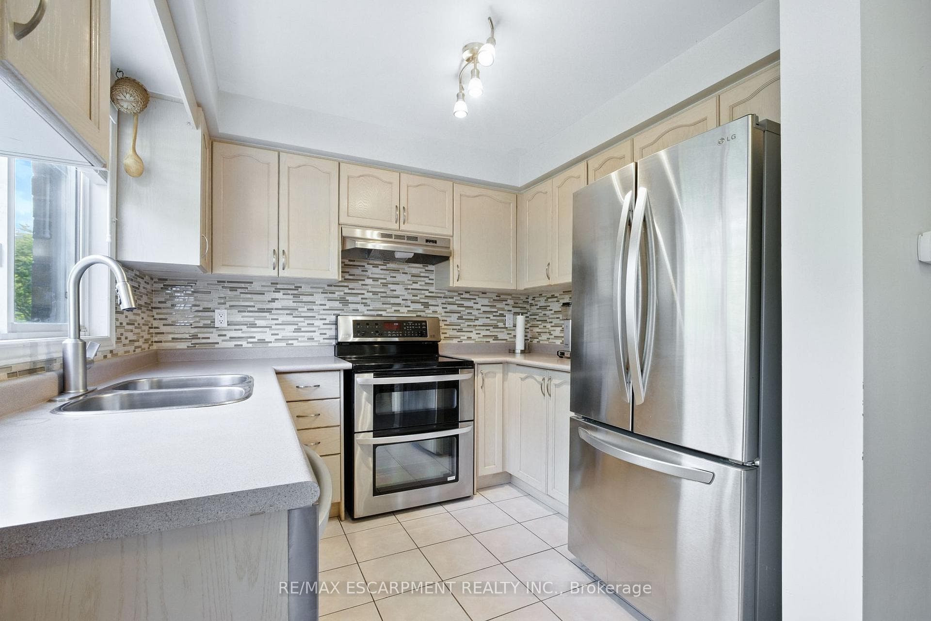 4408 Vallence Drive photo 17