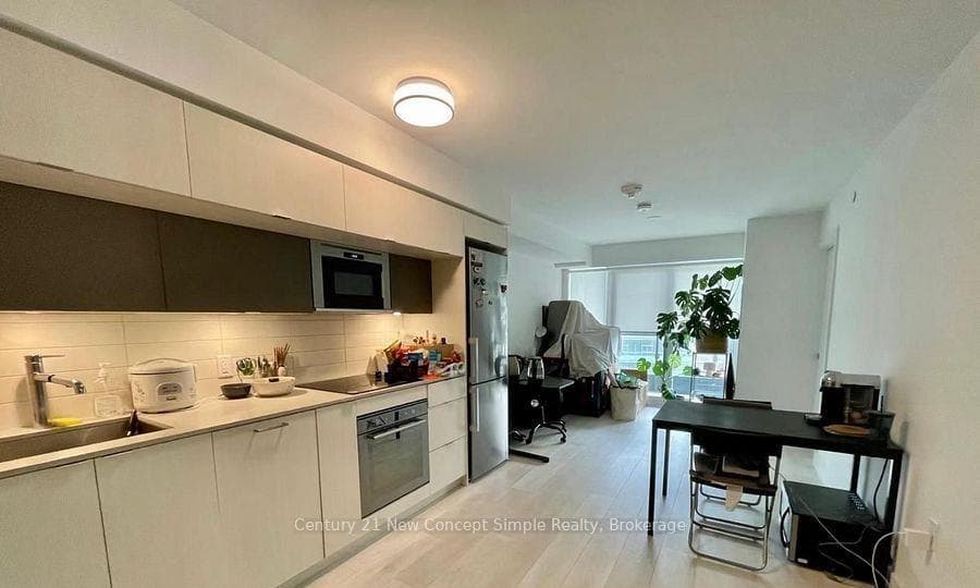 585 Bloor Street Unit 1121 photo 1
