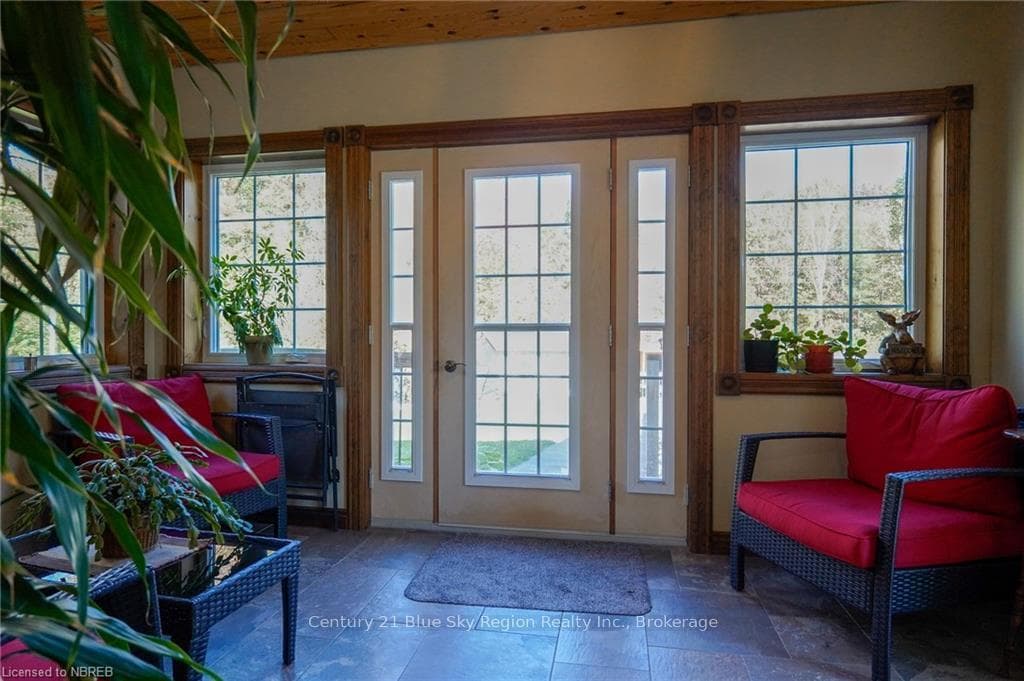 170 NIAGARA Road photo 44