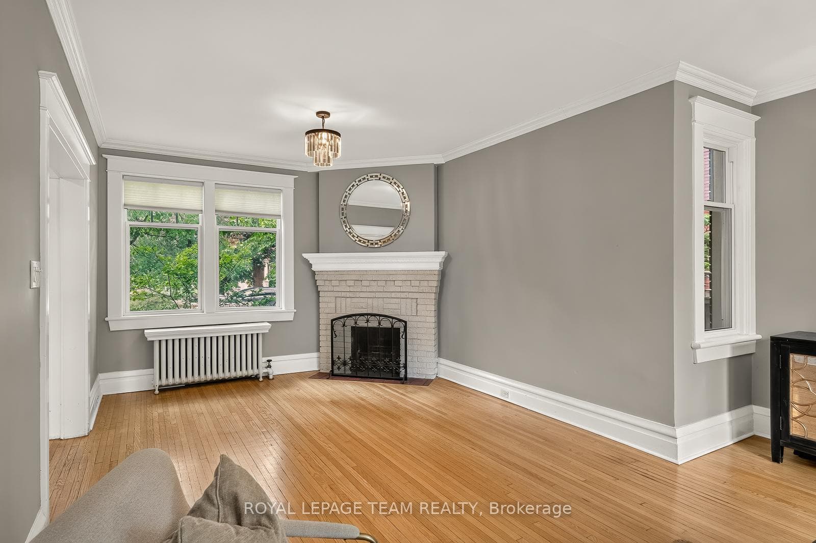 318 CLEMOW Avenue photo 5