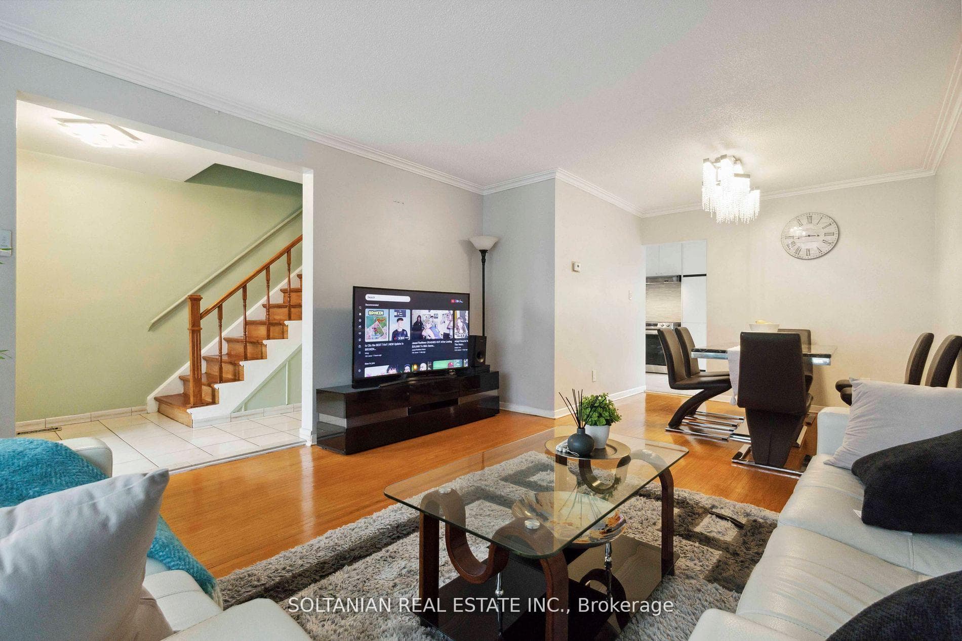 102 Elnathan Crescent photo 7