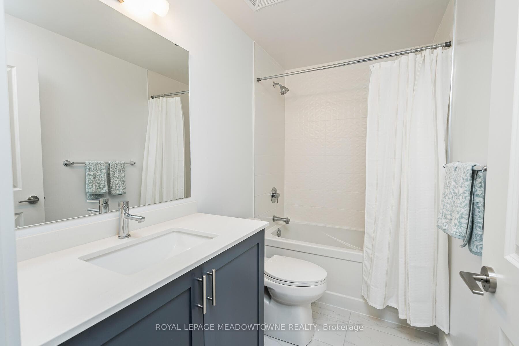 Full 5 piece washroom