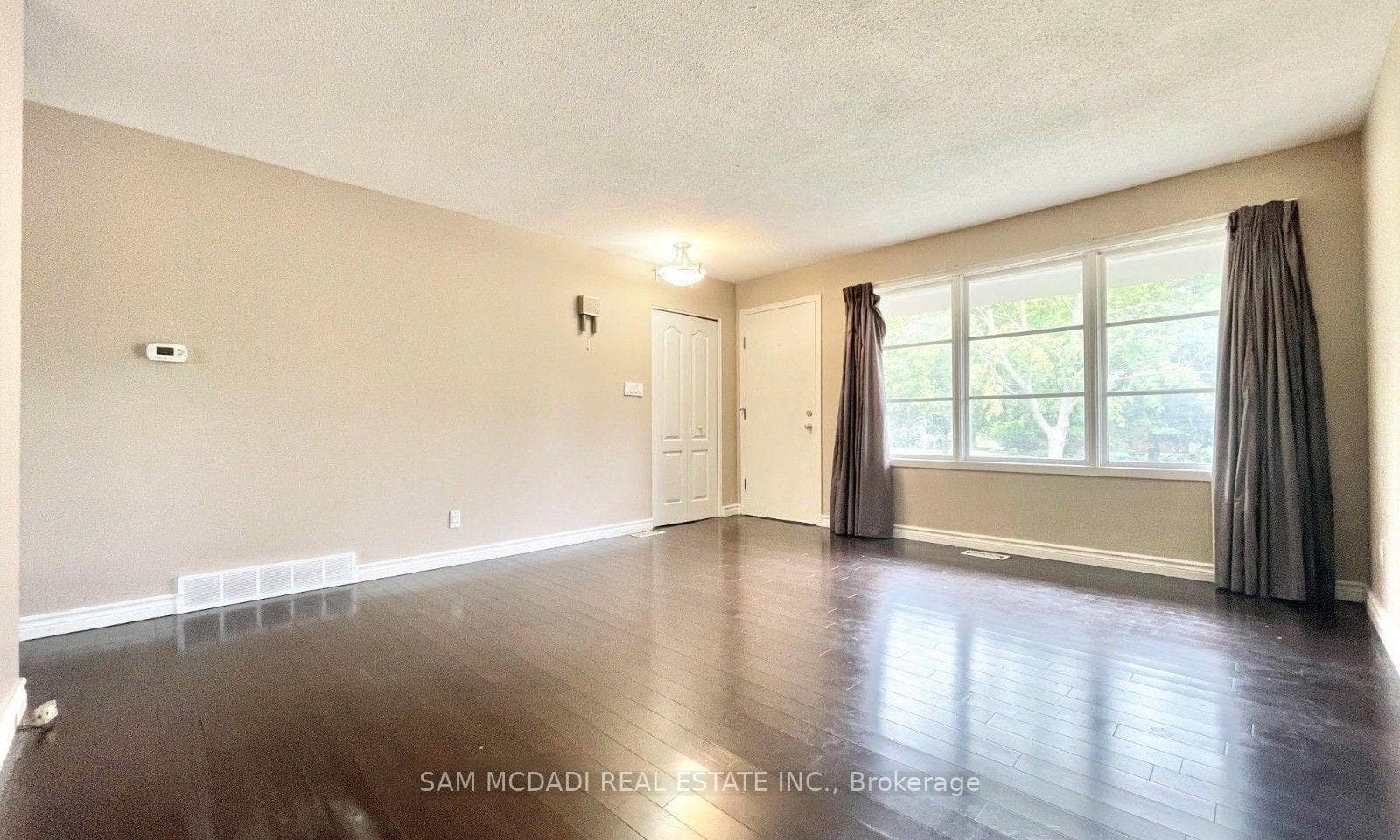 257 Thorncrest Drive photo 3