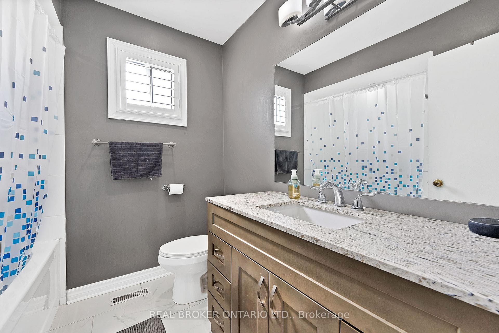 1674 Beaton Way photo 16