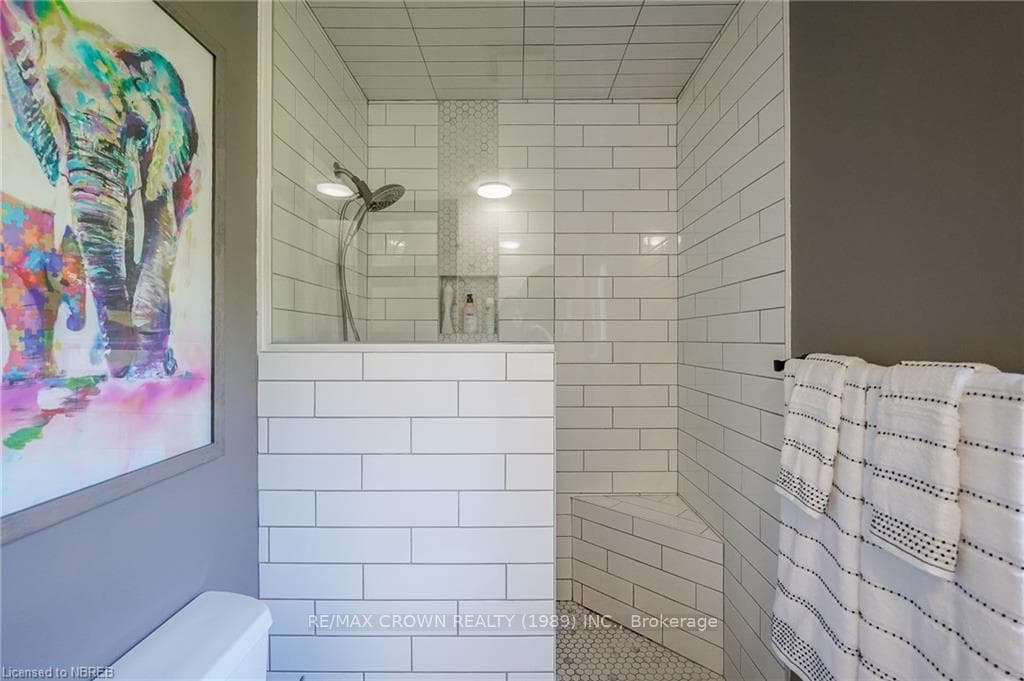 387 MCKEE Drive photo 24