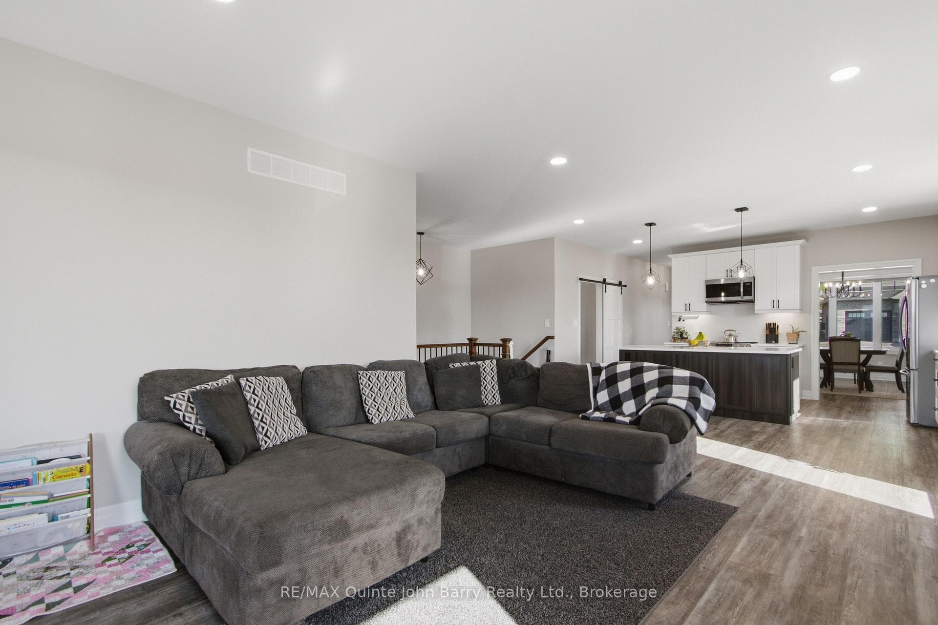8 Tackaberry Drive photo 14