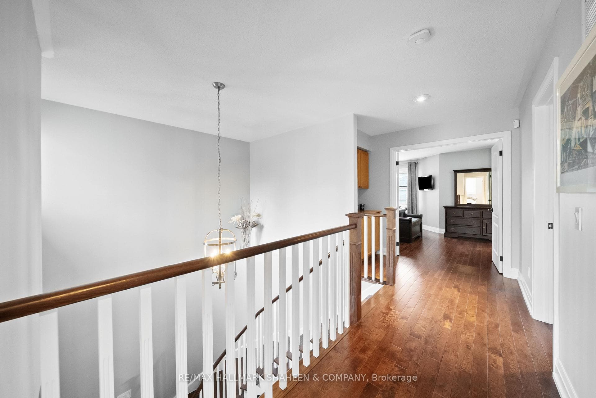 150 Thicket Crescent photo 34