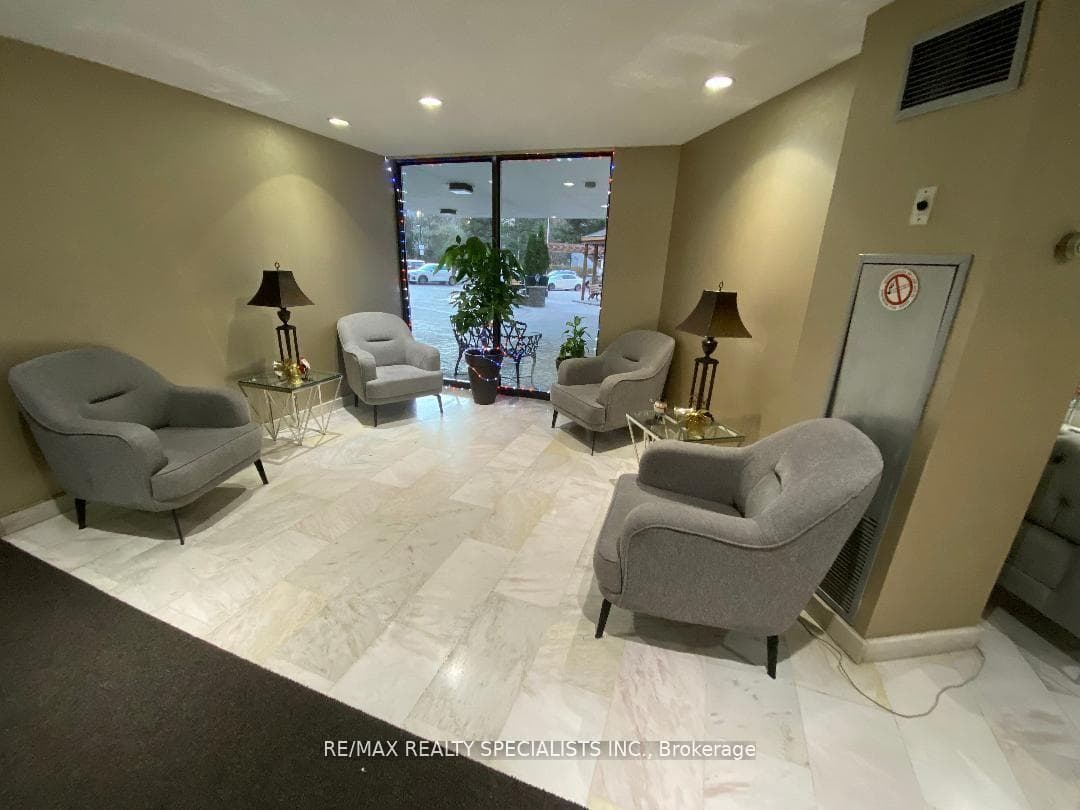 3695 Kaneff Crescent Unit 206 photo 40