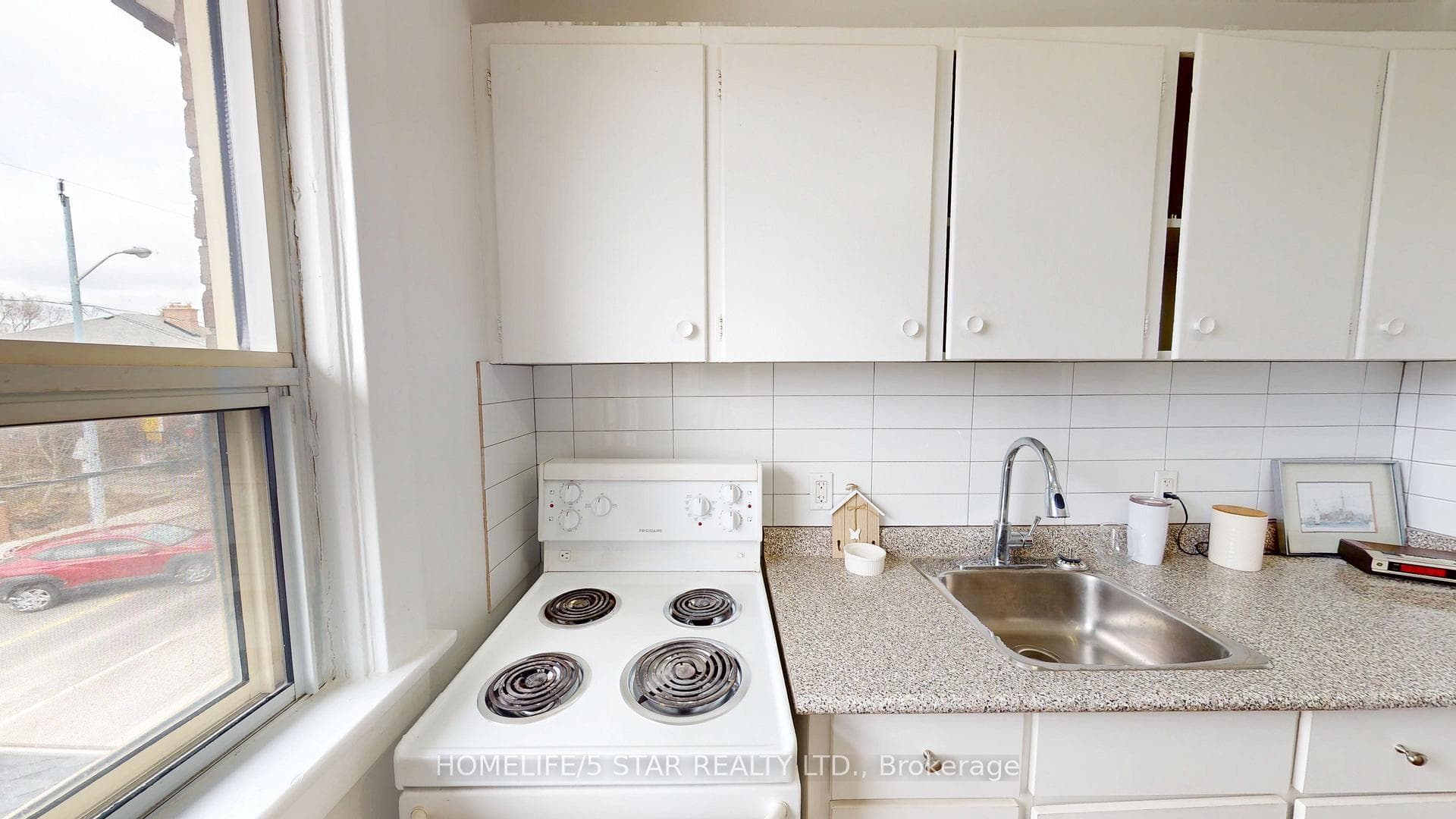 275 Oakwood Avenue Unit Upper photo 5
