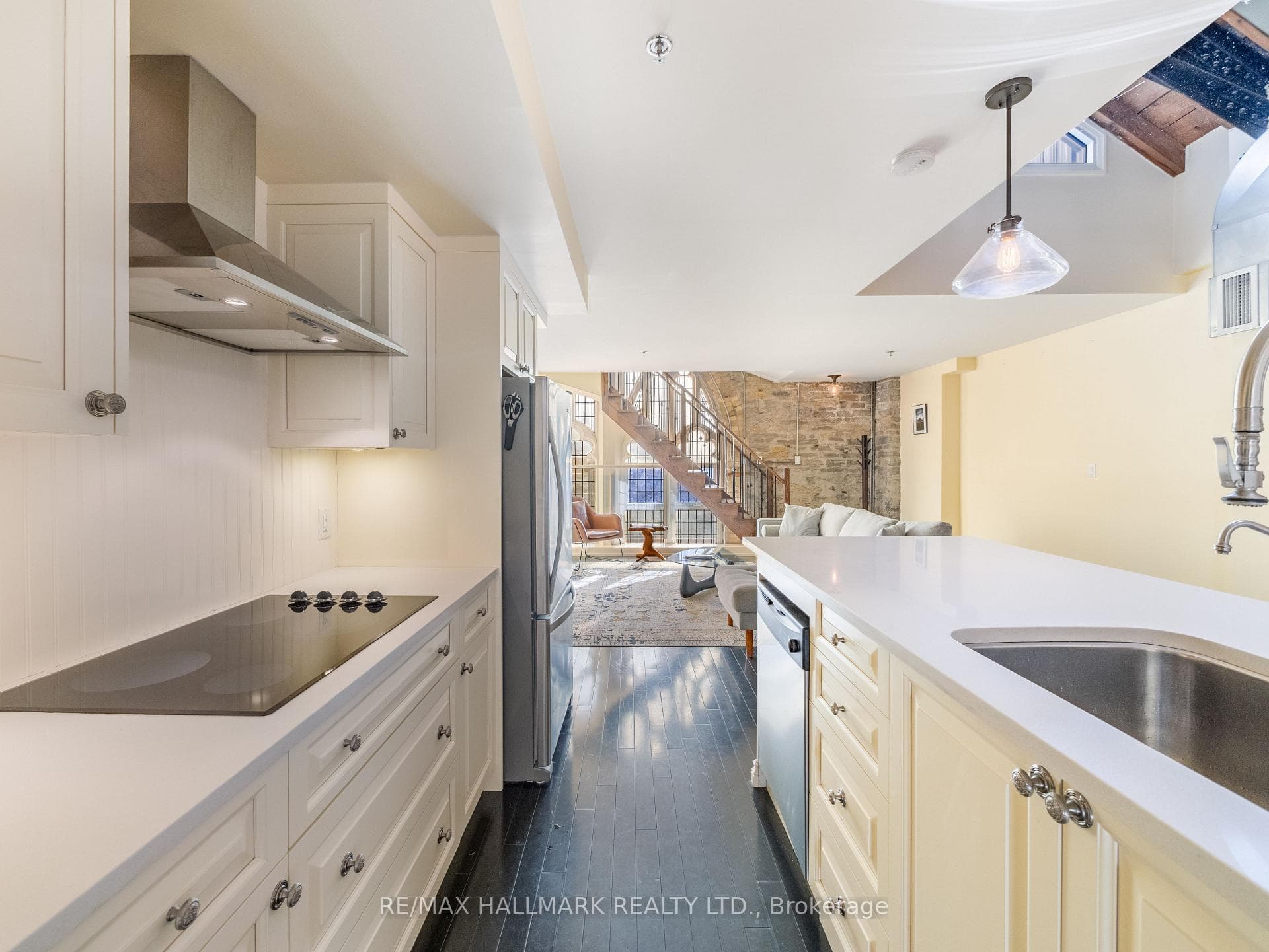 384 Sunnyside Avenue Unit 301 photo 10