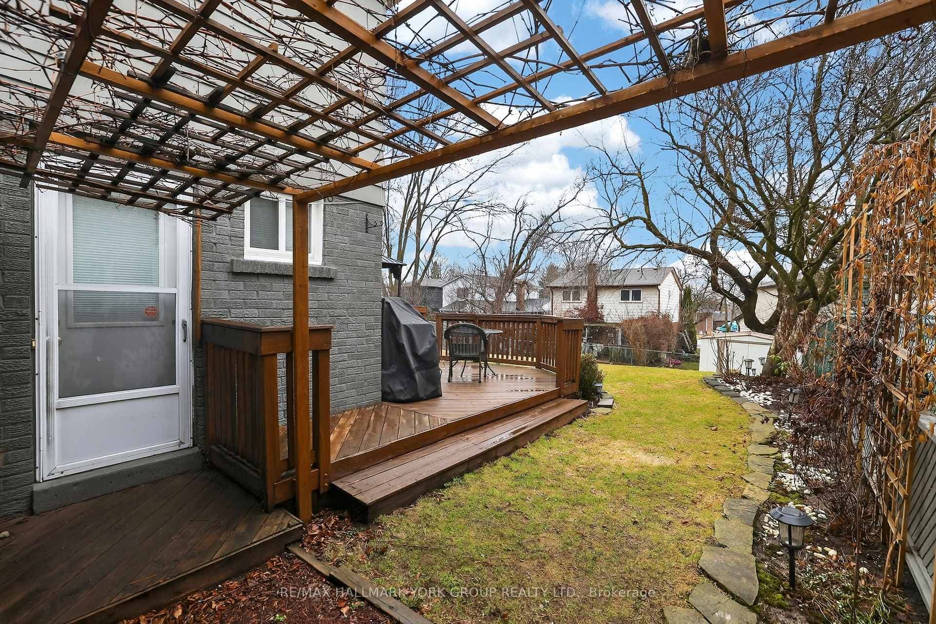 459 Sandford Street photo 46