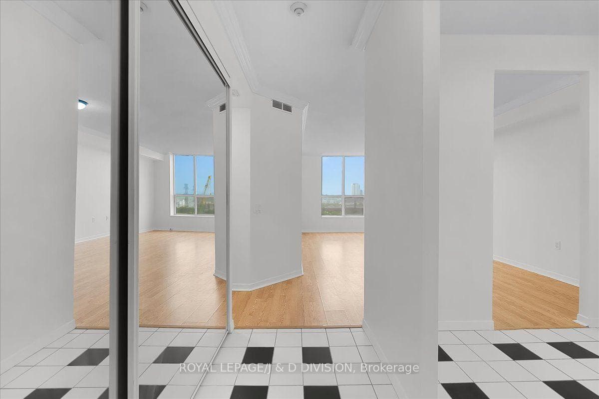 21 Overlea Boulevard Unit 1306 photo 6