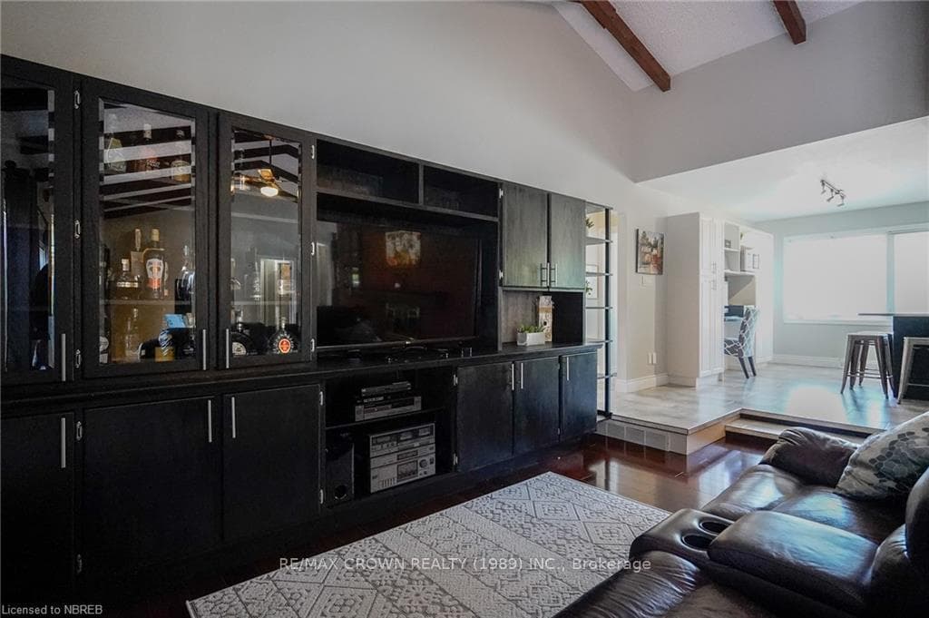 387 MCKEE Drive photo 10
