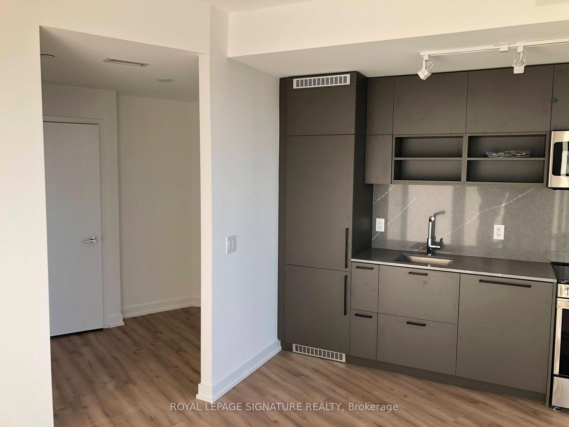 135 E Liberty Street Unit 1404 photo 7
