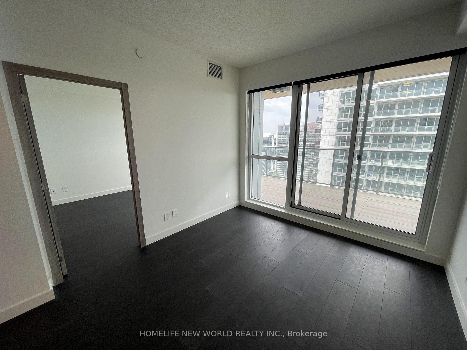 27 Mcmahon Drive Unit 3001 photo 15