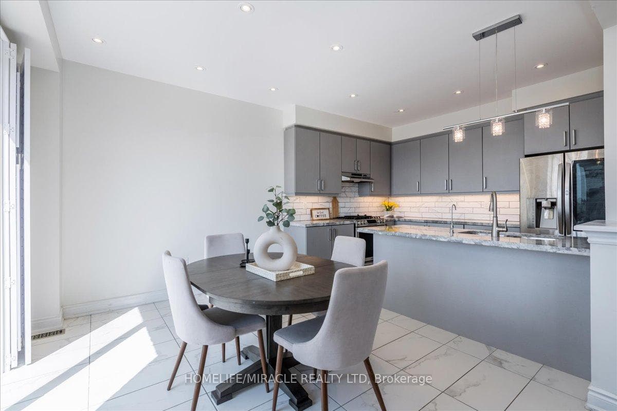 26 Atkinson Crescent photo 12