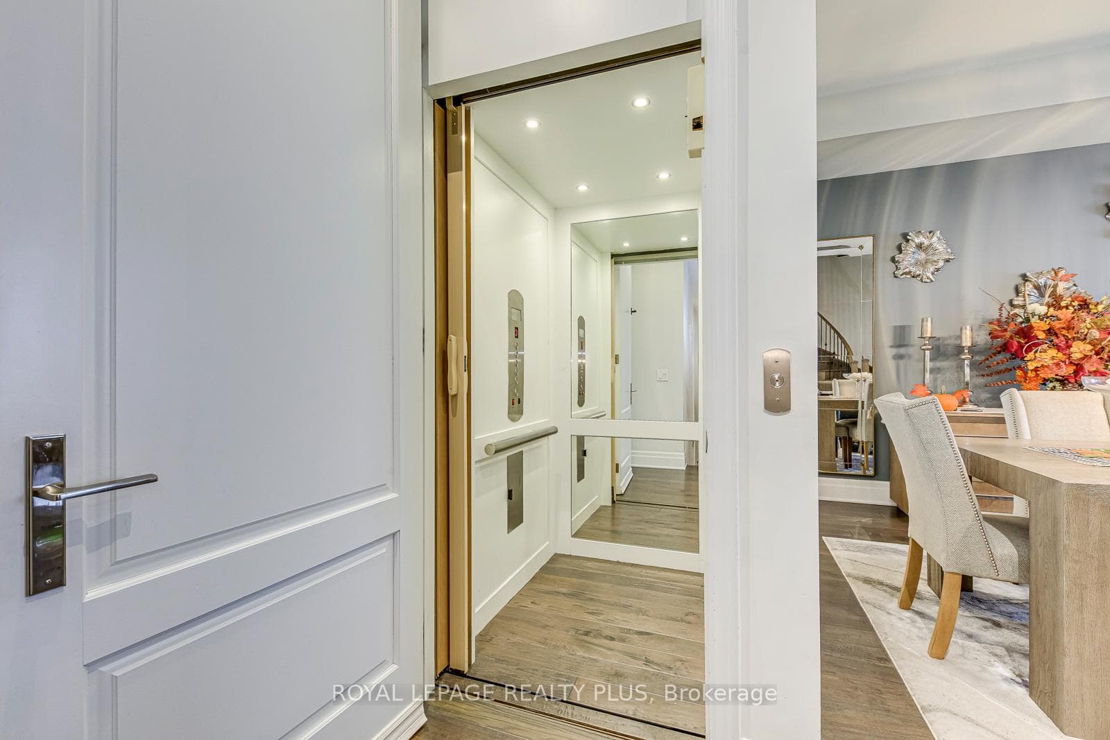 221 Hanover Street photo 22